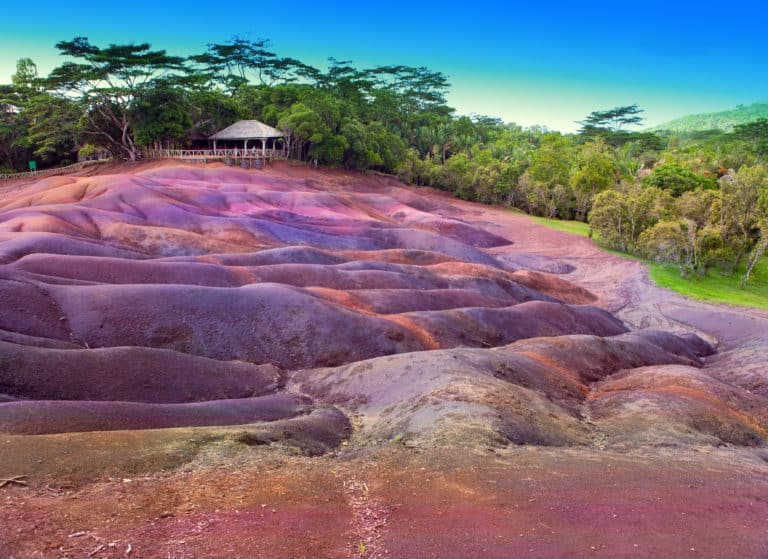 Chamarel 7 couleurs et cascade : un détour à ne pas manquer lors d’un voyage à l’île Maurice