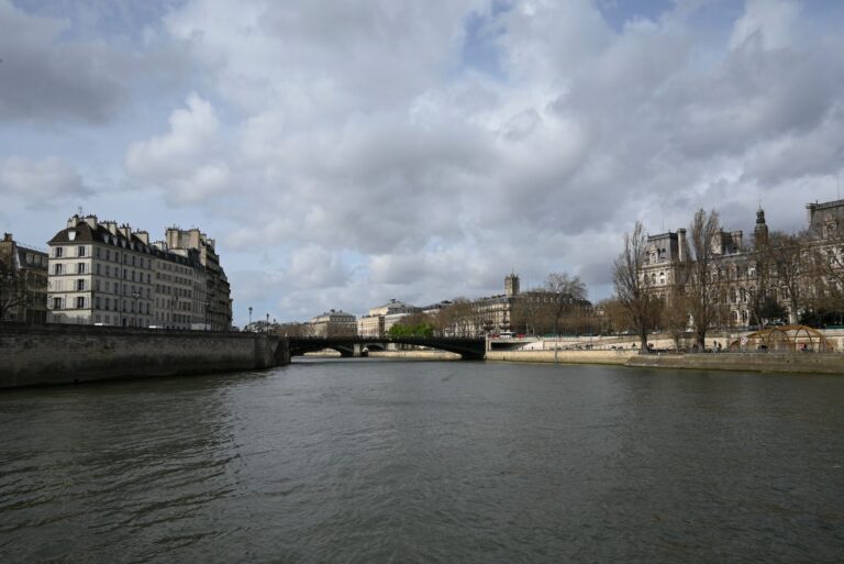 Comment flâner le long des quais de Seine à Paris ?