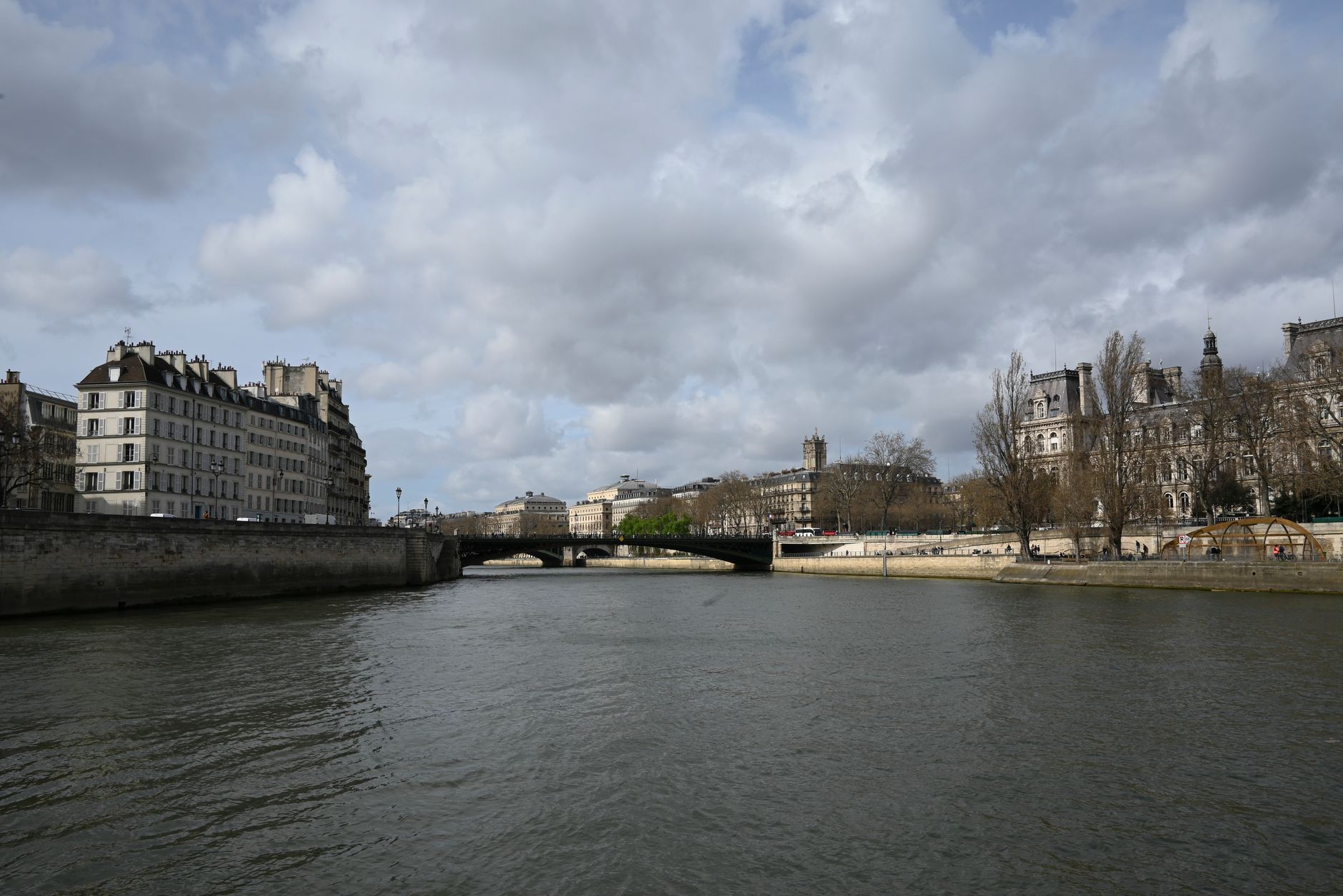 Comment flâner le long des quais de Seine à Paris ?