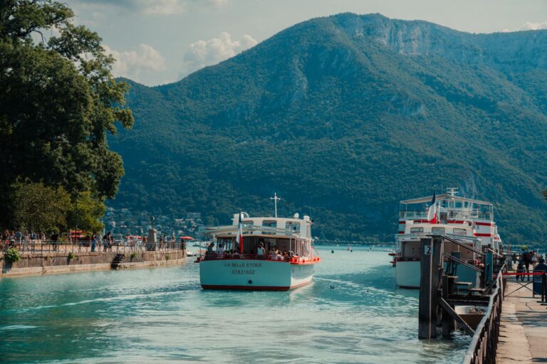Comment profiter de la navigation sur le lac d&rsquo;Annecy en été ?
