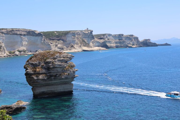Quelles sont les merveilles estivales à découvrir à Bonifacio ?