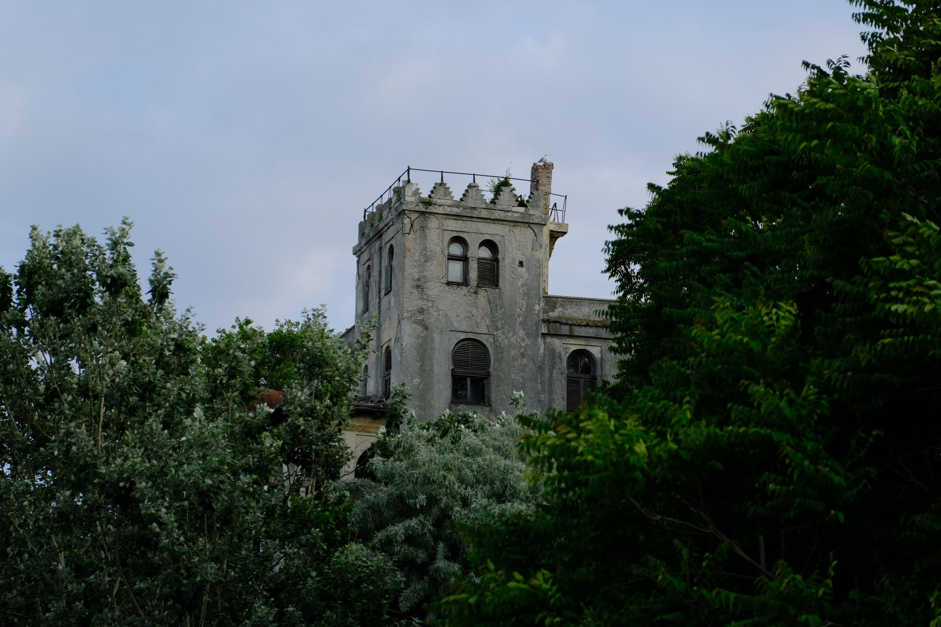 Quels sont les secrets cachés derrière les châteaux de la Sarthe ?