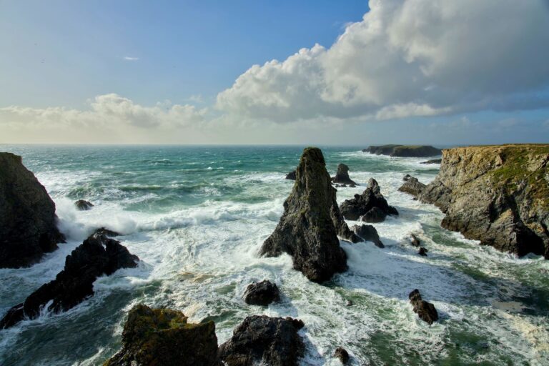 Vous rêvez de vous évader dans les paysages rocheux de la Bretagne ?