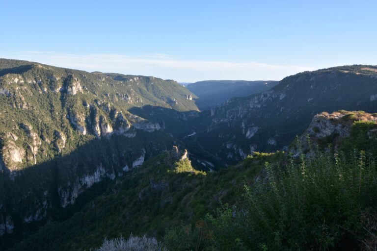 Comment s&rsquo;aventurer dans les gorges du Tarn en escalade?