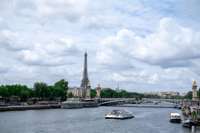 Pourquoi ne pas naviguer sur la Seine en kayak à Paris ?
