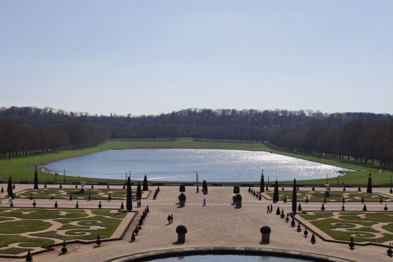 Pourquoi flâner dans les jardins de Versailles au printemps ?