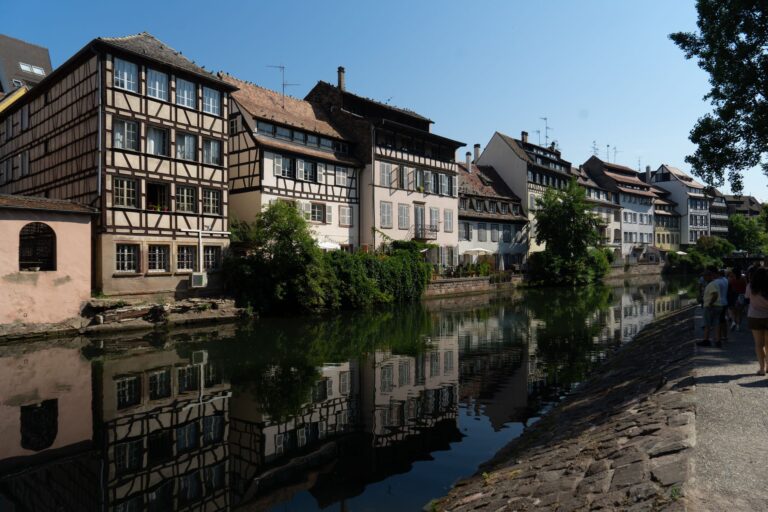 Quelles sont les traditions et l&rsquo;artisanat emblématiques de l&rsquo;Alsace ?