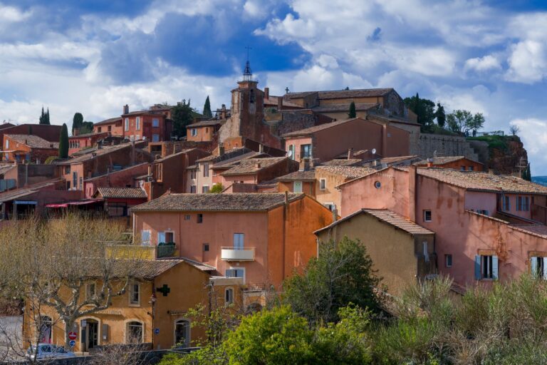 Quels sont les villages de caractère à découvrir en Provence ?