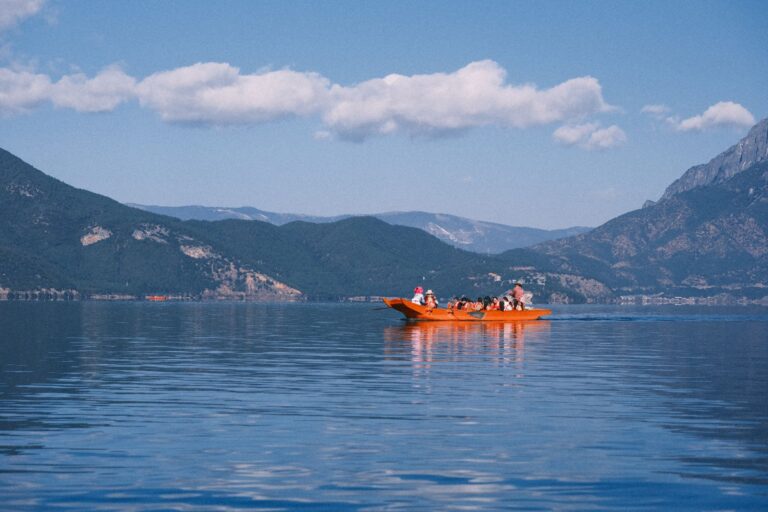 Comment profiter pleinement de la navigation sur le lac de Serre-Ponçon en été ?